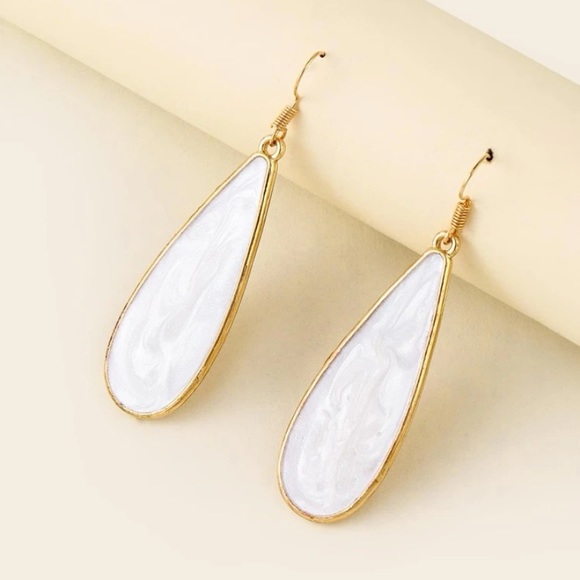 Accessories - *BUNDLE 3 SAVE 20%* NWT GEOMETRIC DROP EARRINGS PEARL